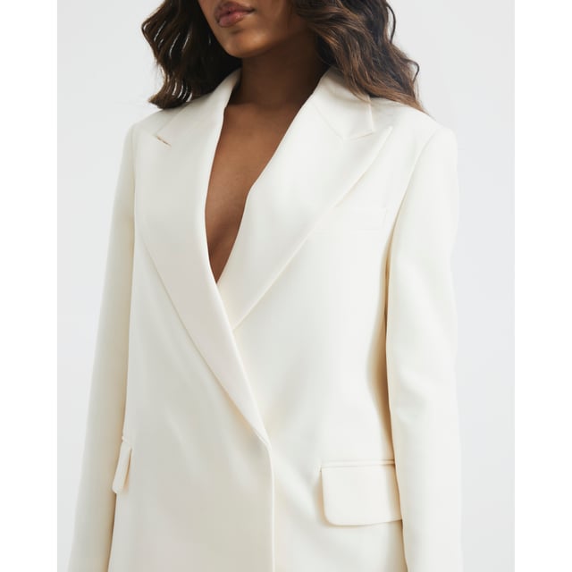 Petite collection, Oversized fit, Single breasted, Notch lapels, Slip pockets, Button fastening, Long sleevesAbout the brandFASHION IS OUR DNARiver Island is an icon of the British high street. Inspired by the latest trends and our heritage style archives, we've been serving style and leading trends for over sixty years.We make fashion for real people with real lives, who want to look real good. Because life's a celebration - let's dress for it.