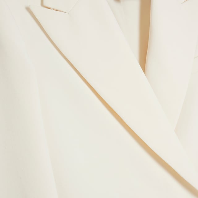 Petite collection, Oversized fit, Single breasted, Notch lapels, Slip pockets, Button fastening, Long sleevesAbout the brandFASHION IS OUR DNARiver Island is an icon of the British high street. Inspired by the latest trends and our heritage style archives, we've been serving style and leading trends for over sixty years.We make fashion for real people with real lives, who want to look real good. Because life's a celebration - let's dress for it.