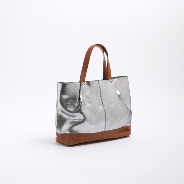 River Island Womens Silver Metallic Leather Shopper Bag Leather, Metallic, Grab handles, Interior zipped pocket, Popper fastening, Handle drop: 13cm, H: 22cm x W: 32cm x D: 9cmAbout the brandFASHION IS OUR DNARiver Island is an icon of the British high street. Inspired by the latest trends and our heritage style archives, we've been serving style and leading trends for over sixty years.We make fashion for real people with real lives, who want to look real good. Because life's a celebration - let's dress for it.