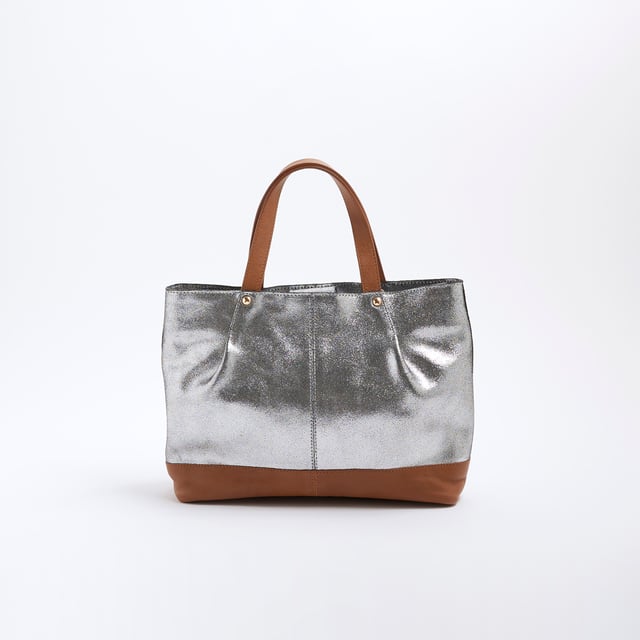 River Island Womens Silver Metallic Leather Shopper Bag Leather, Metallic, Grab handles, Interior zipped pocket, Popper fastening, Handle drop: 13cm, H: 22cm x W: 32cm x D: 9cmAbout the brandFASHION IS OUR DNARiver Island is an icon of the British high street. Inspired by the latest trends and our heritage style archives, we've been serving style and leading trends for over sixty years.We make fashion for real people with real lives, who want to look real good. Because life's a celebration - let's dress for it.