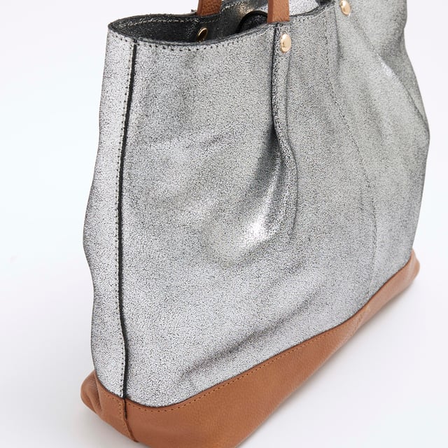 River Island Womens Silver Metallic Leather Shopper Bag Leather, Metallic, Grab handles, Interior zipped pocket, Popper fastening, Handle drop: 13cm, H: 22cm x W: 32cm x D: 9cmAbout the brandFASHION IS OUR DNARiver Island is an icon of the British high street. Inspired by the latest trends and our heritage style archives, we've been serving style and leading trends for over sixty years.We make fashion for real people with real lives, who want to look real good. Because life's a celebration - let's dress for it.