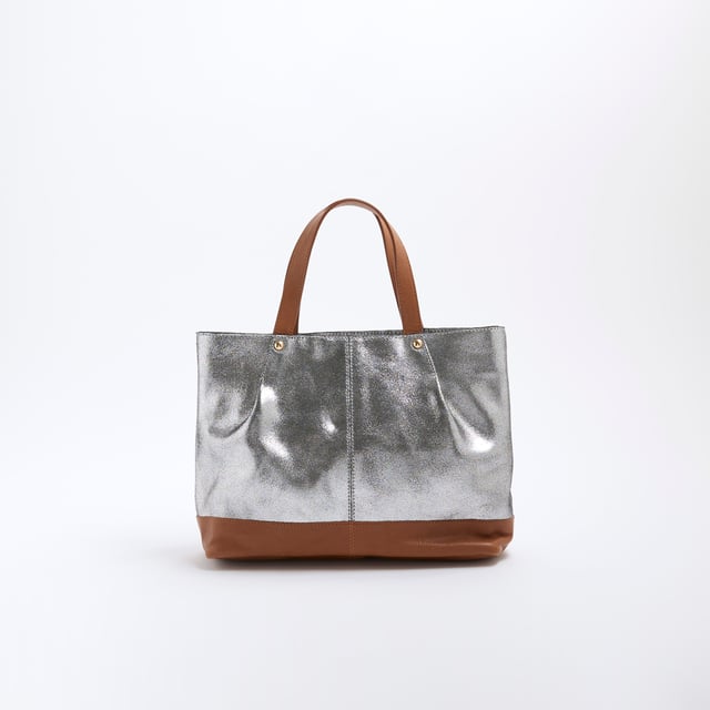 River Island Womens Silver Metallic Leather Shopper Bag Leather, Metallic, Grab handles, Interior zipped pocket, Popper fastening, Handle drop: 13cm, H: 22cm x W: 32cm x D: 9cmAbout the brandFASHION IS OUR DNARiver Island is an icon of the British high street. Inspired by the latest trends and our heritage style archives, we've been serving style and leading trends for over sixty years.We make fashion for real people with real lives, who want to look real good. Because life's a celebration - let's dress for it.