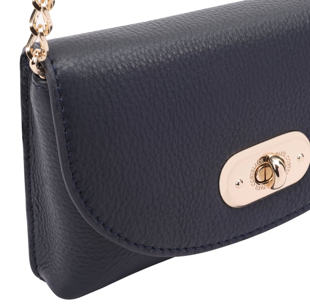 Crafted from soft, genuine leather with a luxurious hand-feel, this small trendy crossbody bag features a sleek chain strap and a branded turn-lock closure for a touch of elegance. Its compact interior includes card slots to keep your essentials neatly organized, while a handy slip pocket on the back offers quick access. The removable chain strap easily converts the bag into a chic clutch, making it a versatile piece for any mood or occasion. D:3.5cm W:18cm H:11.5cm