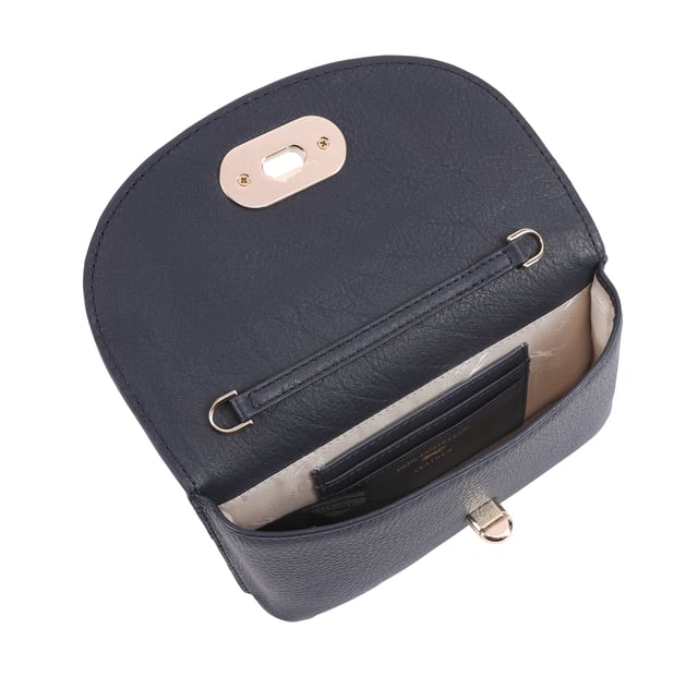Crafted from soft, genuine leather with a luxurious hand-feel, this small trendy crossbody bag features a sleek chain strap and a branded turn-lock closure for a touch of elegance. Its compact interior includes card slots to keep your essentials neatly organized, while a handy slip pocket on the back offers quick access. The removable chain strap easily converts the bag into a chic clutch, making it a versatile piece for any mood or occasion. D:3.5cm W:18cm H:11.5cm