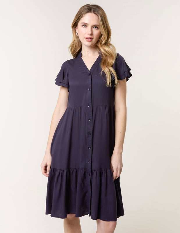 A simple but elegant dress, team with flat strappy sandals and get set to cut a fashionable figure as you soak up the rays!