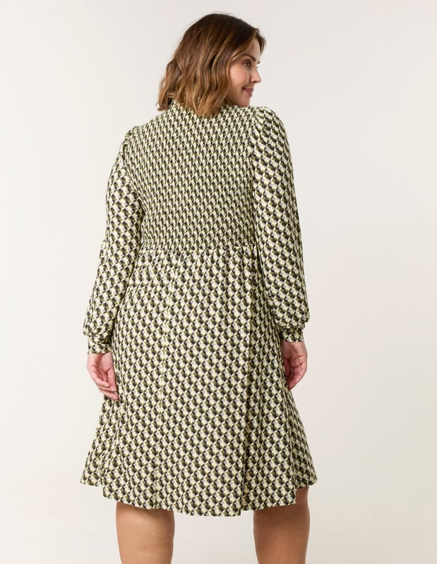 Gorgeous in geometric! A trendy shirt dress that will be sure to take you from desk to dinner stress free this summer.