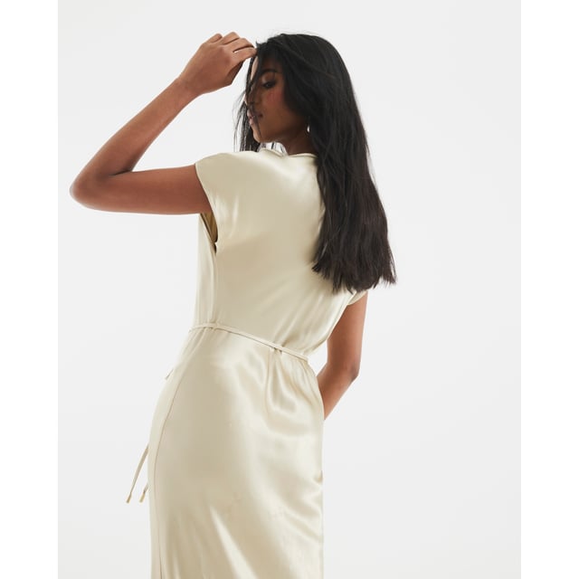 Satin fabric, Fitted, Column dress, Cowl neck, Sleeveless, Maxi lengthAbout the brandFASHION IS OUR DNARiver Island is an icon of the British high street. Inspired by the latest trends and our heritage style archives, we've been serving style and leading trends for over sixty years.We make fashion for real people with real lives, who want to look real good. Because life's a celebration - let's dress for it.