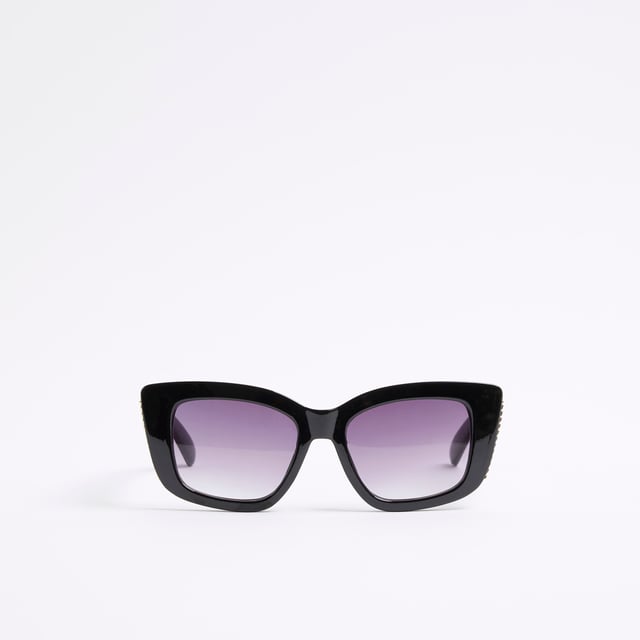 Plastic frame, Mid sized chain, Cat eye shapedAbout the brandFASHION IS OUR DNARiver Island is an icon of the British high street. Inspired by the latest trends and our heritage style archives, we've been serving style and leading trends for over sixty years.We make fashion for real people with real lives, who want to look real good. Because life's a celebration - let's dress for it.