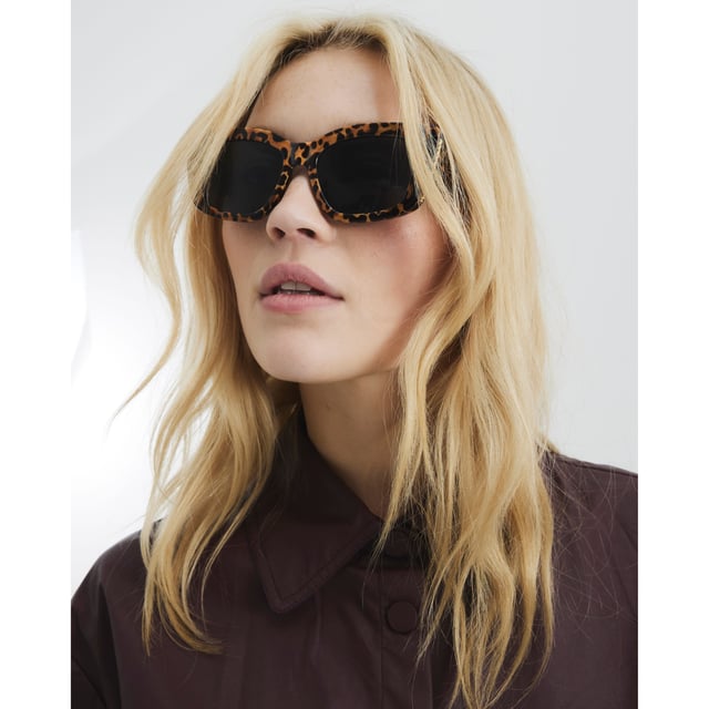River Island Womens Beige Leopard Mid Size Chain Metal Sunglasses Leopard print, Metal framed, Mid size chain, Cat eye shaped, Tinted lensesAbout the brandFASHION IS OUR DNARiver Island is an icon of the British high street. Inspired by the latest trends and our heritage style archives, we've been serving style and leading trends for over sixty years.We make fashion for real people with real lives, who want to look real good. Because life's a celebration - let's dress for it.