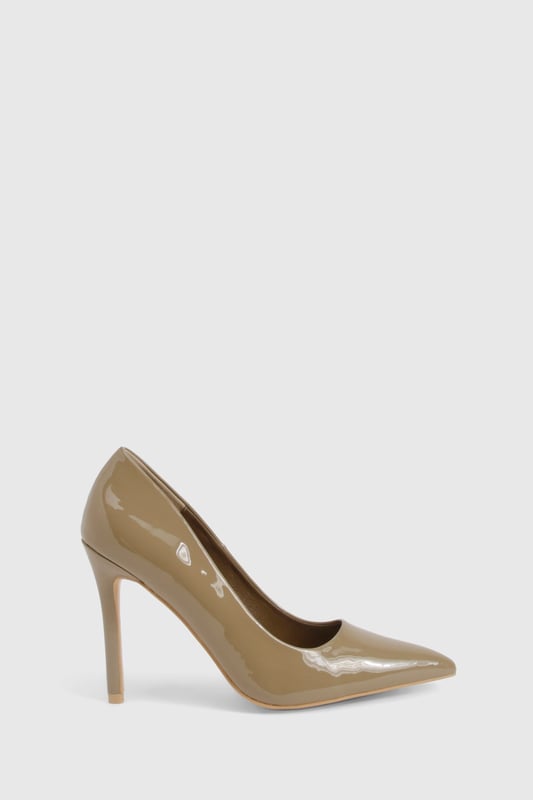 We'll make sure your shoes keep you one stylish step ahead of the crowdWhether you're keeping it simple in sliders, living the high life in heels or joining the fash pack in flatforms, you'll be heading to shoe heaven with our fashion-forward footwear collection. Boots are your day-to-night bestfriend, giving a floral dress&nbsp;that tough twist - add a biker jacket for even more attitude. Find your summer feet in jelly sandals and enjoy balmy nights in block heels.