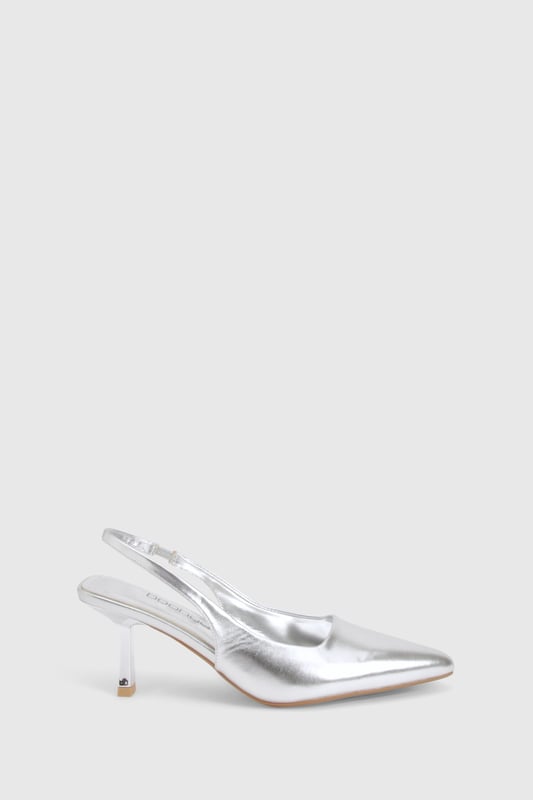 We'll make sure your shoes keep you one stylish step ahead of the crowdWhether you're keeping it simple in sliders, living the high life in heels or joining the fash pack in flatforms, you'll be heading to shoe heaven with our fashion-forward footwear collection. Boots are your day-to-night bestfriend, giving a floral dress&nbsp;that tough twist - add a biker jacket for even more attitude. Find your summer feet in jelly sandals and enjoy balmy nights in block heels.