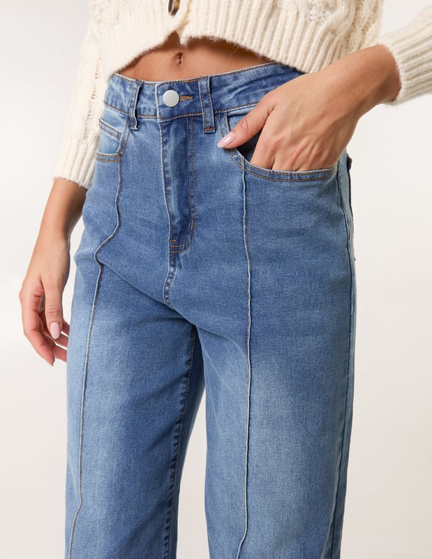 Create a retro-inspired look in seconds wearing these denim flared jeans. Dress these trendy trousers up or down depending on the occasion.