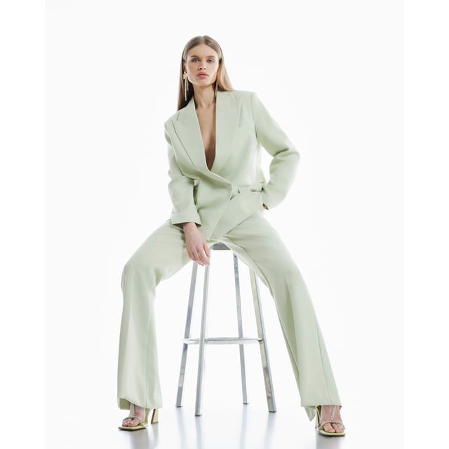 River Island Womens Flared Trousers Green Slim Fit Slim fit, Flared, Belt loops, Side slip pockets, Concealed fasteningAbout the brandFASHION IS OUR DNARiver Island is an icon of the British high street. Inspired by the latest trends and our heritage style archives, we've been serving style and leading trends for over sixty years.We make fashion for real people with real lives, who want to look real good. Because life's a celebration - let's dress for it.