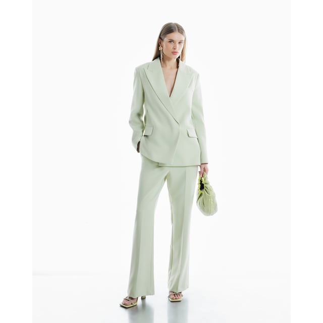 River Island Womens Flared Trousers Green Slim Fit Slim fit, Flared, Belt loops, Side slip pockets, Concealed fasteningAbout the brandFASHION IS OUR DNARiver Island is an icon of the British high street. Inspired by the latest trends and our heritage style archives, we've been serving style and leading trends for over sixty years.We make fashion for real people with real lives, who want to look real good. Because life's a celebration - let's dress for it.