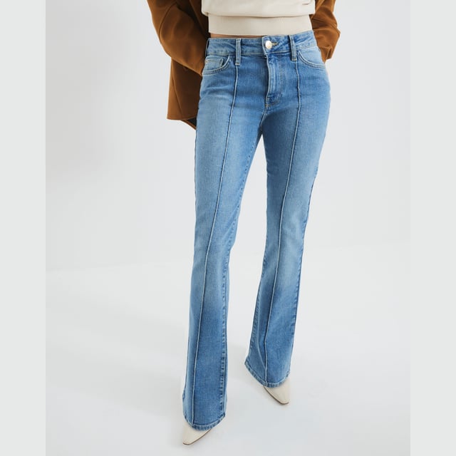 Mid rise, Bootcut design, Denim fabric, Belt loops, Classic 5 pockets, Button and zip fasteningAbout the brandFASHION IS OUR DNARiver Island is an icon of the British high street. Inspired by the latest trends and our heritage style archives, we've been serving style and leading trends for over sixty years.We make fashion for real people with real lives, who want to look real good. Because life's a celebration - let's dress for it.