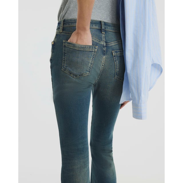 Mid rise, Bootcut design, Denim fabric, Belt loops, Classic 5 pockets, Button and zip fasteningAbout the brandFASHION IS OUR DNARiver Island is an icon of the British high street. Inspired by the latest trends and our heritage style archives, we've been serving style and leading trends for over sixty years.We make fashion for real people with real lives, who want to look real good. Because life's a celebration - let's dress for it.