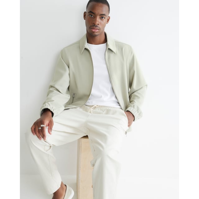 Regular fit, Collared, Chest slip pockets, Zipped side pockets, Zipped fastening, Long sleeved, LightweightAbout the brandFASHION IS OUR DNARiver Island is an icon of the British high street. Inspired by the latest trends and our heritage style archives, we've been serving style and leading trends for over sixty years.We make fashion for real people with real lives, who want to look real good. Because life's a celebration - let's dress for it.