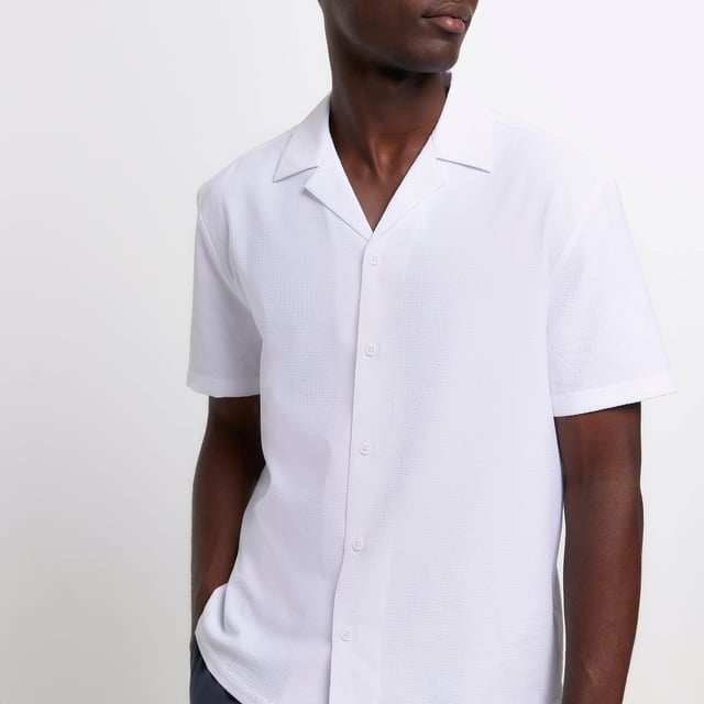 Regular fit, Seersucker fabric, Revere collar, Short sleeves, Button fasteningAbout the brandFASHION IS OUR DNARiver Island is an icon of the British high street. Inspired by the latest trends and our heritage style archives, we've been serving style and leading trends for over sixty years.We make fashion for real people with real lives, who want to look real good. Because life's a celebration - let's dress for it.