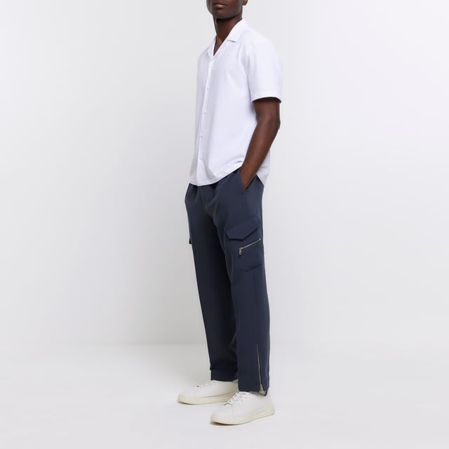 Regular fit, Seersucker fabric, Revere collar, Short sleeves, Button fasteningAbout the brandFASHION IS OUR DNARiver Island is an icon of the British high street. Inspired by the latest trends and our heritage style archives, we've been serving style and leading trends for over sixty years.We make fashion for real people with real lives, who want to look real good. Because life's a celebration - let's dress for it.