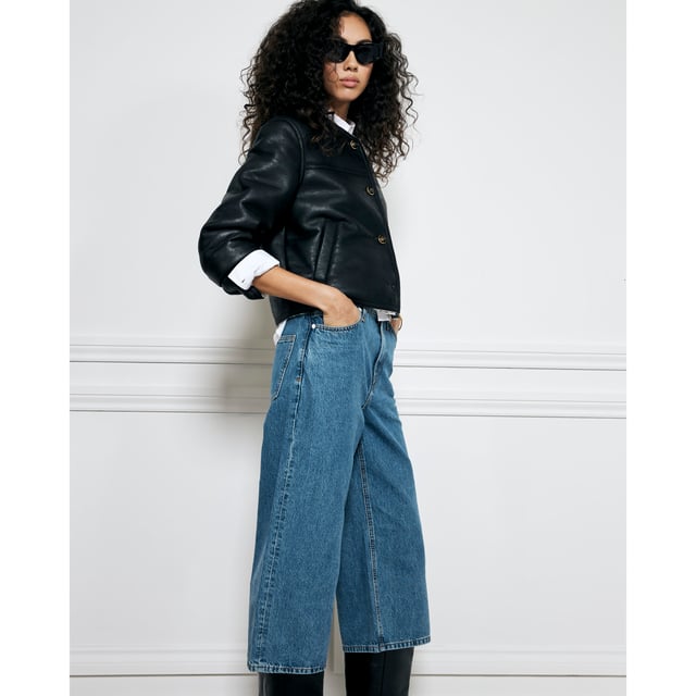 Denim, High waisted, Cropped, Belt loops, Side slip pockets, Button and zip fasteningAbout the brandFASHION IS OUR DNARiver Island is an icon of the British high street. Inspired by the latest trends and our heritage style archives, we've been serving style and leading trends for over sixty years.We make fashion for real people with real lives, who want to look real good. Because life's a celebration - let's dress for it.