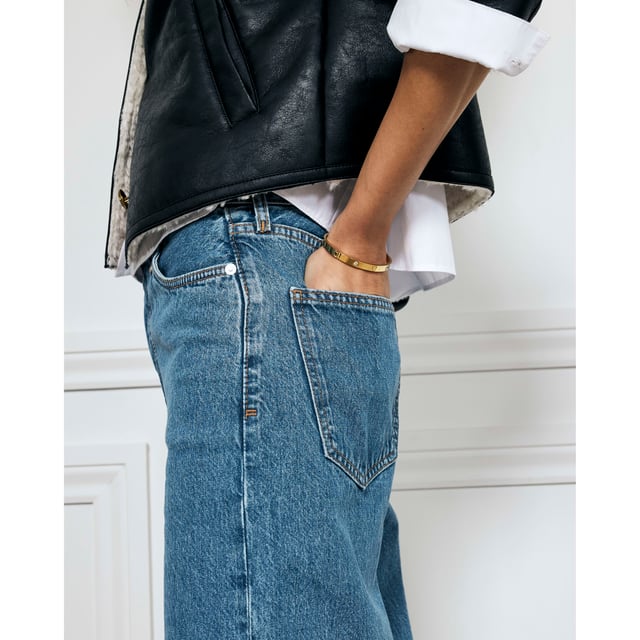 Denim, High waisted, Cropped, Belt loops, Side slip pockets, Button and zip fasteningAbout the brandFASHION IS OUR DNARiver Island is an icon of the British high street. Inspired by the latest trends and our heritage style archives, we've been serving style and leading trends for over sixty years.We make fashion for real people with real lives, who want to look real good. Because life's a celebration - let's dress for it.