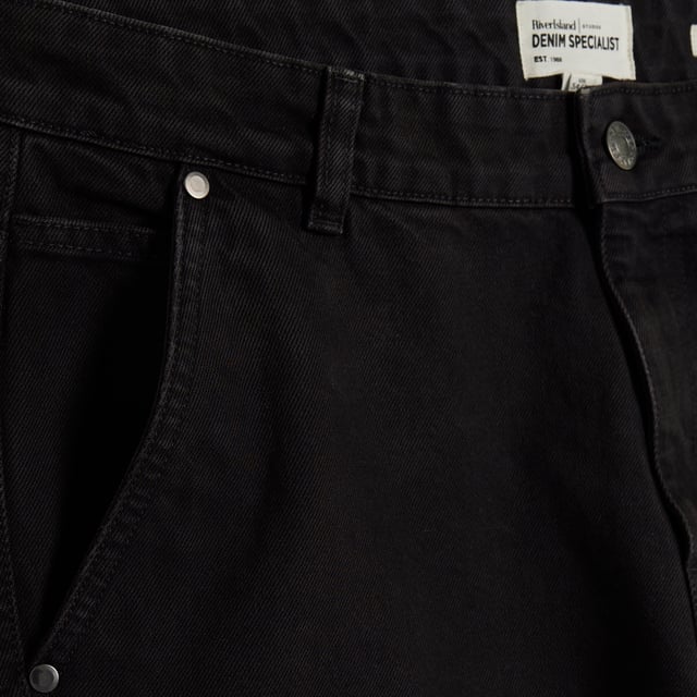 Straight leg, Denim, Classic 5 pocket styling, Belt loops, Leg panel detail, Zip and button fasteningAbout the brandFASHION IS OUR DNARiver Island is an icon of the British high street. Inspired by the latest trends and our heritage style archives, we've been serving style and leading trends for over sixty years.We make fashion for real people with real lives, who want to look real good. Because life's a celebration - let's dress for it.