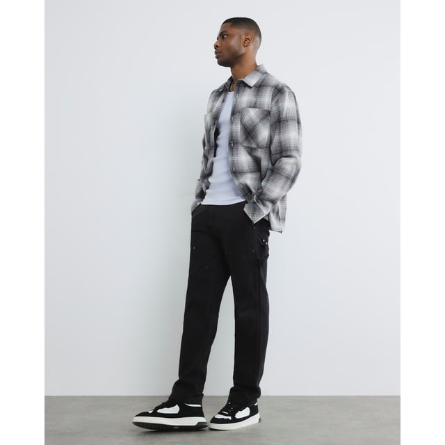 Straight leg, Denim, Classic 5 pocket styling, Belt loops, Leg panel detail, Zip and button fasteningAbout the brandFASHION IS OUR DNARiver Island is an icon of the British high street. Inspired by the latest trends and our heritage style archives, we've been serving style and leading trends for over sixty years.We make fashion for real people with real lives, who want to look real good. Because life's a celebration - let's dress for it.