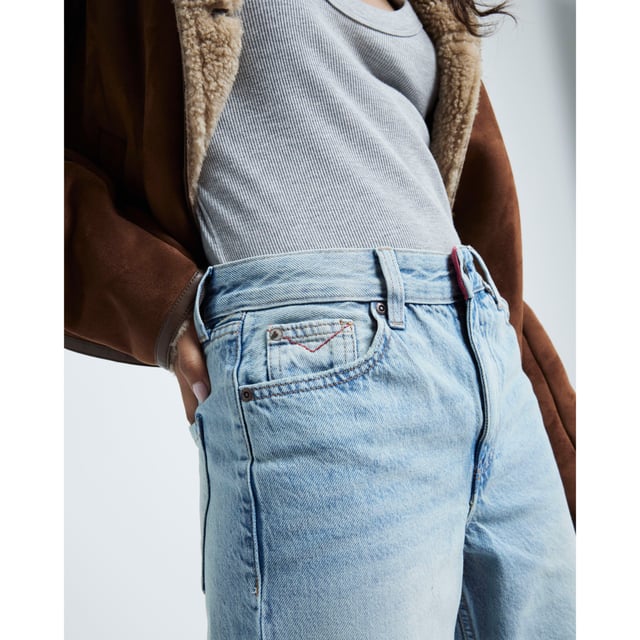 Petite collection, High waisted, Relaxed straight fit, Denim fabric, Belt loops, Classic 5 pockets, Button and zip fasteningAbout the brandFASHION IS OUR DNARiver Island is an icon of the British high street. Inspired by the latest trends and our heritage style archives, we've been serving style and leading trends for over sixty years.We make fashion for real people with real lives, who want to look real good. Because life's a celebration - let's dress for it.