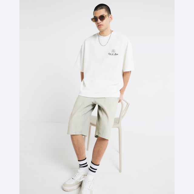 Oversized fit, Crew neck, Casa patch print, Textured, Short sleeves, LightweightAbout the brandFASHION IS OUR DNARiver Island is an icon of the British high street. Inspired by the latest trends and our heritage style archives, we've been serving style and leading trends for over sixty years.We make fashion for real people with real lives, who want to look real good. Because life's a celebration - let's dress for it.