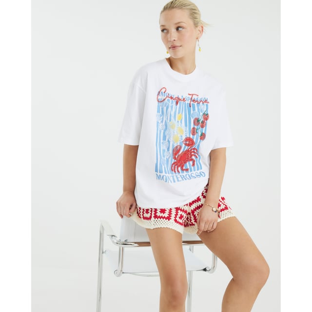 River Island Womens T-shirt White Short Sleeve Embellished Crab Crew neckline, Short sleeves, Crab graphic print, BeadingAbout the brandFASHION IS OUR DNARiver Island is an icon of the British high street. Inspired by the latest trends and our heritage style archives, we've been serving style and leading trends for over sixty years.We make fashion for real people with real lives, who want to look real good. Because life's a celebration - let's dress for it.