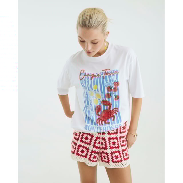 River Island Womens T-shirt White Short Sleeve Embellished Crab Crew neckline, Short sleeves, Crab graphic print, BeadingAbout the brandFASHION IS OUR DNARiver Island is an icon of the British high street. Inspired by the latest trends and our heritage style archives, we've been serving style and leading trends for over sixty years.We make fashion for real people with real lives, who want to look real good. Because life's a celebration - let's dress for it.