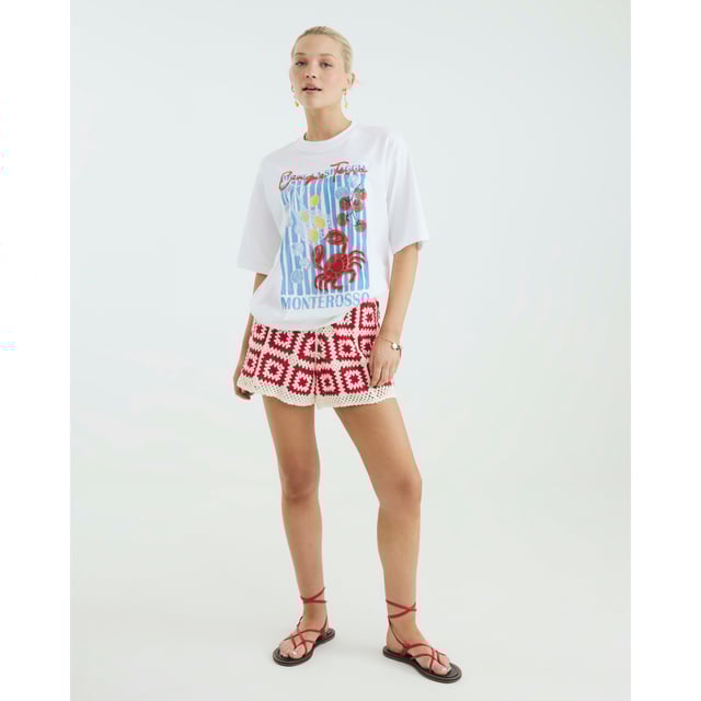 River Island Womens T-shirt White Short Sleeve Embellished Crab Crew neckline, Short sleeves, Crab graphic print, BeadingAbout the brandFASHION IS OUR DNARiver Island is an icon of the British high street. Inspired by the latest trends and our heritage style archives, we've been serving style and leading trends for over sixty years.We make fashion for real people with real lives, who want to look real good. Because life's a celebration - let's dress for it.