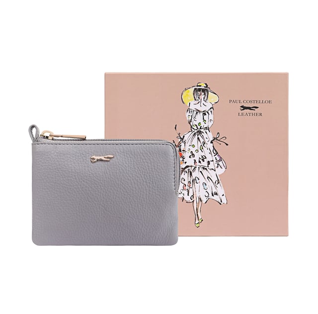 Kara Purse Coin pouch adorned with a sleek brand logo pin on the front, combines functionality with sophisticated style. Made from soft quality leather, it offers a secure and stylish way to keep your coins organized. Presented in a beautiful gift box, it makes a perfect present for any occasion, showcasing both luxury and practicality. D:1.7cm W:14cm H:9.5cm