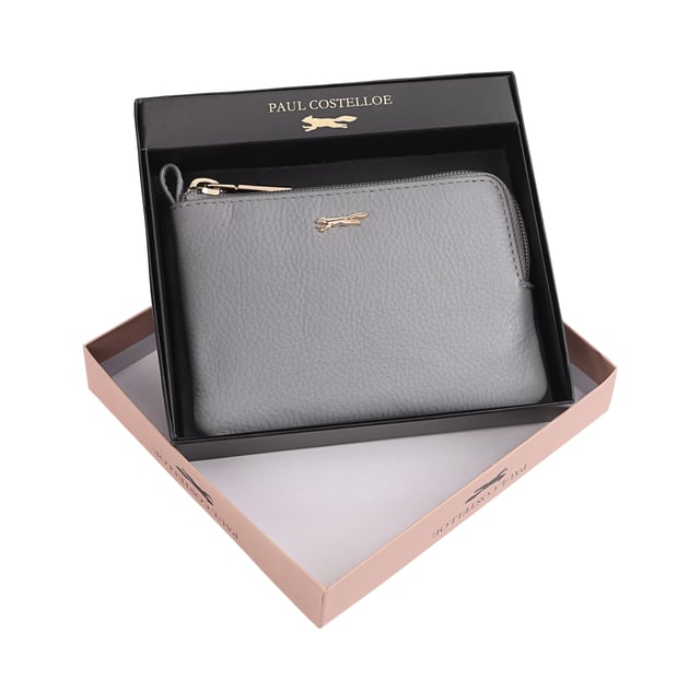 Kara Purse Coin pouch adorned with a sleek brand logo pin on the front, combines functionality with sophisticated style. Made from soft quality leather, it offers a secure and stylish way to keep your coins organized. Presented in a beautiful gift box, it makes a perfect present for any occasion, showcasing both luxury and practicality. D:1.7cm W:14cm H:9.5cm