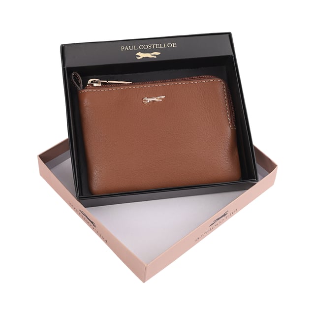 Coin pouch adorned with a sleek brand logo pin on the front, combines functionality with sophisticated style. Made from soft quality leather, it offers a secure and stylish way to keep your coins organized. Presented in a beautiful gift box, it makes a perfect present for any occasion, showcasing both luxury and practicality. D:1.7cm W:14cm H:9.5cm