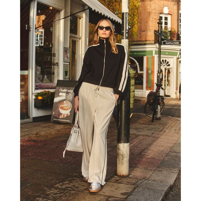 Wide leg, Side stripe, Elasticated drawstring waistAbout the brandFASHION IS OUR DNARiver Island is an icon of the British high street. Inspired by the latest trends and our heritage style archives, we've been serving style and leading trends for over sixty years.We make fashion for real people with real lives, who want to look real good. Because life's a celebration - let's dress for it.