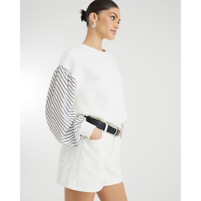 Crew neckline, Long sleeves, Striped, Hybrid fabric designAbout the brandFASHION IS OUR DNARiver Island is an icon of the British high street. Inspired by the latest trends and our heritage style archives, we've been serving style and leading trends for over sixty years.We make fashion for real people with real lives, who want to look real good. Because life's a celebration - let's dress for it.