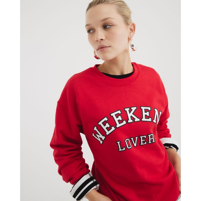 Loose fit, Crew neckline, 'Weekend lover' graphic print, Long sleeves, LightweightAbout the brandFASHION IS OUR DNARiver Island is an icon of the British high street. Inspired by the latest trends and our heritage style archives, we've been serving style and leading trends for over sixty years.We make fashion for real people with real lives, who want to look real good. Because life's a celebration - let's dress for it.