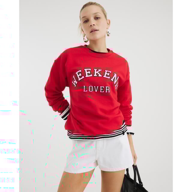 Loose fit, Crew neckline, 'Weekend lover' graphic print, Long sleeves, LightweightAbout the brandFASHION IS OUR DNARiver Island is an icon of the British high street. Inspired by the latest trends and our heritage style archives, we've been serving style and leading trends for over sixty years.We make fashion for real people with real lives, who want to look real good. Because life's a celebration - let's dress for it.
