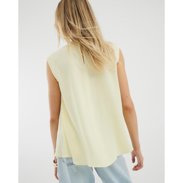 Round neckline, Sleeveless, Pleated, Button fasteningAbout the brandFASHION IS OUR DNARiver Island is an icon of the British high street. Inspired by the latest trends and our heritage style archives, we've been serving style and leading trends for over sixty years.We make fashion for real people with real lives, who want to look real good. Because life's a celebration - let's dress for it.