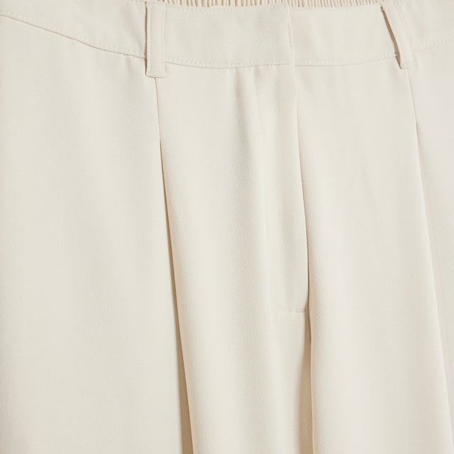Wide leg, Belt loops, Elasticated waistbandAbout the brandFASHION IS OUR DNARiver Island is an icon of the British high street. Inspired by the latest trends and our heritage style archives, we've been serving style and leading trends for over sixty years.We make fashion for real people with real lives, who want to look real good. Because life's a celebration - let's dress for it.
