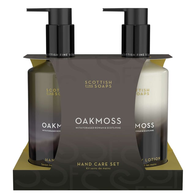 Scottish Fine Soaps Oakmoss Hand Care Gift Set - Luxurious Forest-Inspired Care Indulge in the essence of the forest with the Scottish Fine Soaps Oakmoss Hand Care Gift Set. This exquisite set features a hand wash and hand & body lotion, both enriched with a 100% essential oil fragrance of oakmoss, cedarwood, and amber. Each product is infused with natural antioxidants from Scots pine and rowan extract, designed to rejuvenate your skin. The set includes:
- Oakmoss Hand Wash (300ml): Gently cleanses and moisturizes.
- Oakmoss Hand & Body Lotion (300ml): Nourishes and hydrates. Perfect for pampering yourself or as a thoughtful gift.