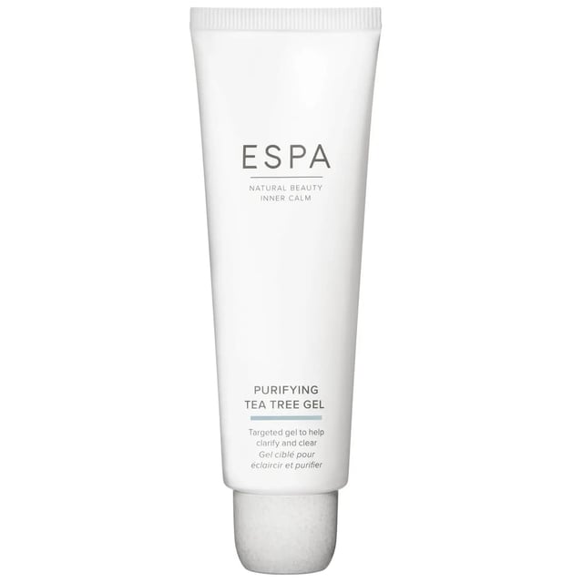 Discover the ESPA Purifying Tea Tree Treatment Gel, a powerful solution that clears and soothes your skin. Infused with natural Tea Tree Oil and Thyme, this gel clarifies your complexion while Evening Primrose provides hydration for comfortable skin. Suitable for all skin types, especially oily and blemished skin, this vegetarian-friendly formula is your ideal treatment. To use, apply to fingertips and gently press onto affected areas after cleansing. For best results, follow with the 24-Hour Balancing Moisturiser for extra clarity.