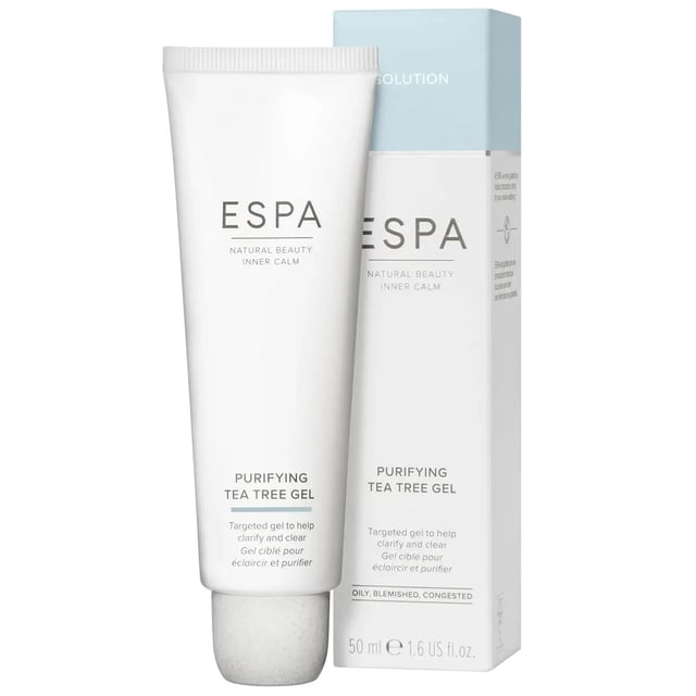 Discover the ESPA Purifying Tea Tree Treatment Gel, a powerful solution that clears and soothes your skin. Infused with natural Tea Tree Oil and Thyme, this gel clarifies your complexion while Evening Primrose provides hydration for comfortable skin. Suitable for all skin types, especially oily and blemished skin, this vegetarian-friendly formula is your ideal treatment. To use, apply to fingertips and gently press onto affected areas after cleansing. For best results, follow with the 24-Hour Balancing Moisturiser for extra clarity.