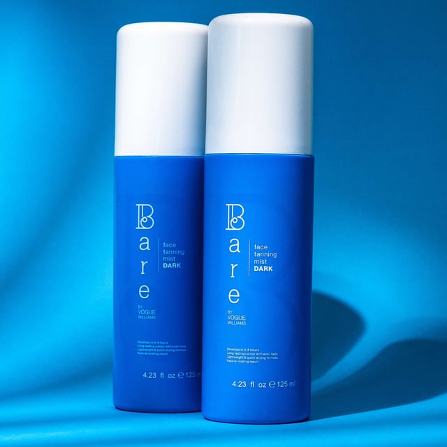 Achieve a radiant, sun-kissed complexion with Bare by Vogue's Dark Face Tanning Mist. This lightweight formula develops into a natural-looking, streak-free tan in just 4-8 hours. Enriched with moisturizing ingredients, this fast-drying mist provides long-lasting results without messy residue. Infused with oatmeal and chamomile extracts, it soothes redness and blemishes. Perfect for sensitive skin, this vegan tanning solution leaves no unpleasant odor. Simply spray evenly on a clean face and neck, then allow to develop for stunning results.