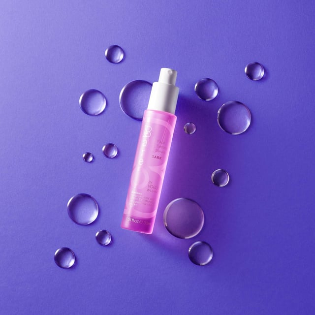 Elevate your beauty routine with Bare by Vogue's Face Tanning Serum in Dark. This revolutionary product combines the benefits of a skincare serum with a self-tanner, ensuring a radiant and natural-looking complexion. Specifically designed for facial use, it features a unique formula enriched with skin-nourishing ingredients such as Carrot Extract for hydration, Hydrolysed Sesame Protein for enhanced moisture, and Vitamin E for protection against free radicals. Available in three shades, this serum not only delivers an instant tan but also helps even skin tone and reduces redness and pigmentation. Lightweight and non-sticky, it glides on effortlessly. Simply apply 1-2 pumps to your face and décolleté, and enjoy a luminous glow that lasts. Perfect for daily use to maintain that golden-hour radiance.