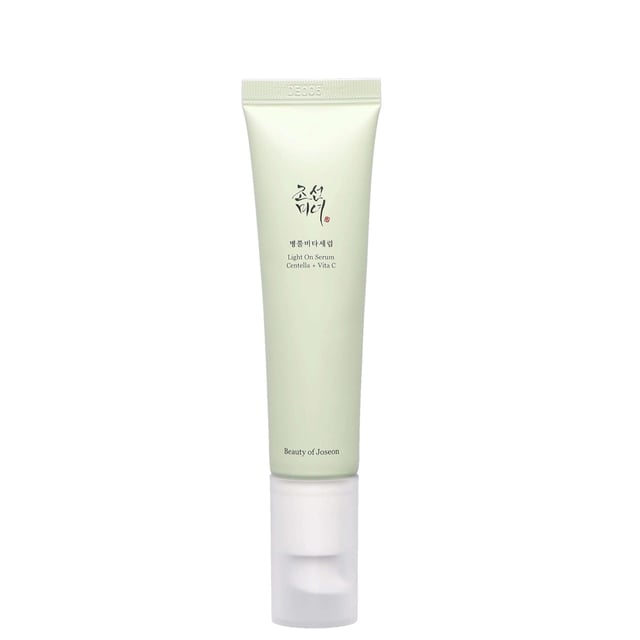 Experience radiant skin with the Beauty of Joseon Light On Serum, infused with Centella Asiatica and stable Vitamin C. This 30ml brightening serum is designed for all skin types, delivering a lightweight, non-greasy formula that enhances your complexion. The powerful Vitamin C derivative works to brighten dull skin, even out skin tone, and stimulate collagen production, while Centella and Madecassoside deeply hydrate, soothe, and protect against environmental stressors. Enjoy a cruelty-free and vegan-friendly skincare solution that reduces fine lines and promotes a youthful glow.