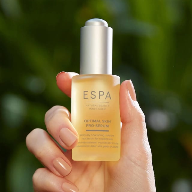 Unlock radiant skin with ESPA Active Nutrients ProSerum. This luxurious serum provides intense hydration for a supple, smooth complexion. Formulated to restore your skin's moisture barrier, it's ideal for sensitive skin. Enriched with Sunflower Concentrate and a blend of Balloon Vine, Blackcurrant Seed Oil, and Sea Fennel, it nourishes and revitalizes from within. Antioxidant-rich Turmeric enhances your skin tone. Certified vegan and pregnancy safe, warm a few drops in your palms and apply to your face, neck, and décolleté after cleansing for best results.