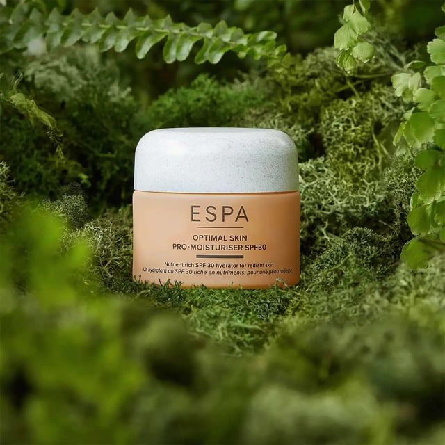 Transform dry, dull skin into a radiant complexion with the ESPA Optimal Skin Pro-Moisturiser SPF30. This lightweight, hydrating formula quenches thirsty skin and provides essential sun protection with SPF30. Infused with sweet orange, neroli, and bergamot essential oils, it delivers nutrients that leave your skin feeling soft and revitalized. Suitable for all skin types, this non-greasy moisturiser absorbs quickly, ensuring your skin looks balanced and glowing. Key ingredients like Omega & Vitamin Complex and Resurrection Plant enhance hydration and promote a youthful appearance.