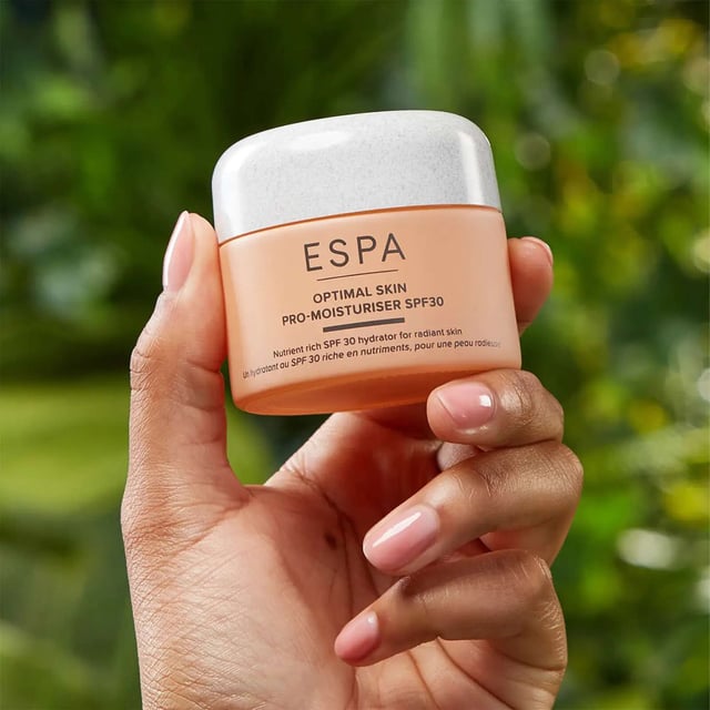 Transform dry, dull skin into a radiant complexion with the ESPA Optimal Skin Pro-Moisturiser SPF30. This lightweight, hydrating formula quenches thirsty skin and provides essential sun protection with SPF30. Infused with sweet orange, neroli, and bergamot essential oils, it delivers nutrients that leave your skin feeling soft and revitalized. Suitable for all skin types, this non-greasy moisturiser absorbs quickly, ensuring your skin looks balanced and glowing. Key ingredients like Omega & Vitamin Complex and Resurrection Plant enhance hydration and promote a youthful appearance.
